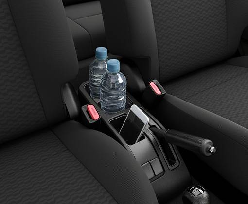 מנשא בקבוקים בקונסולה המרכזית. מנשא בקבוקים בקונסולה המרכזית.